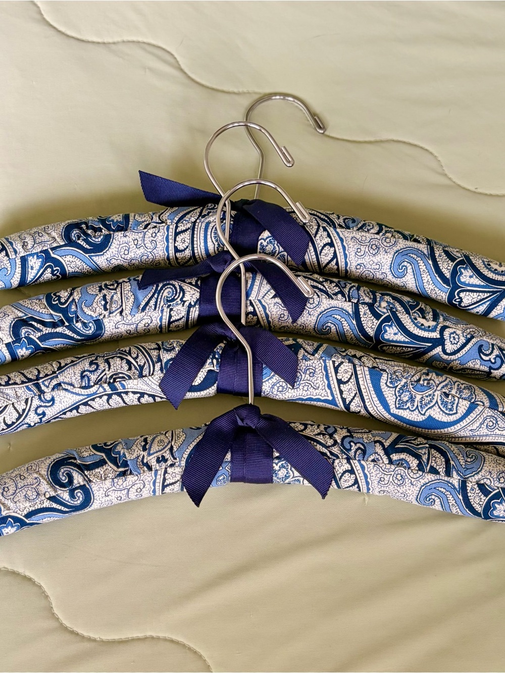 Padded Paisley Style Print Fabric Hangers in Navy and Cream - Set of 4 - Picture 6 of 6